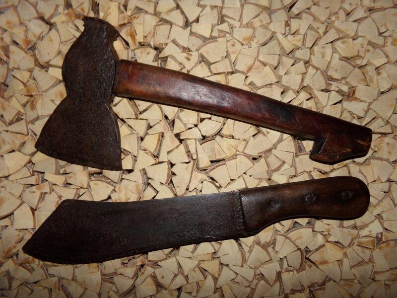 №53. Мачете и топорик.