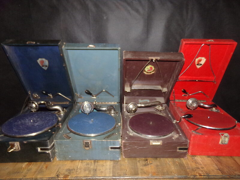 №24. Четыре старых патефона. СССР. Середина 20 века.