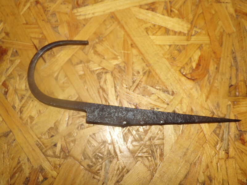 №142. Старинный кованный клинообразный крюк. Восточная Латвия.