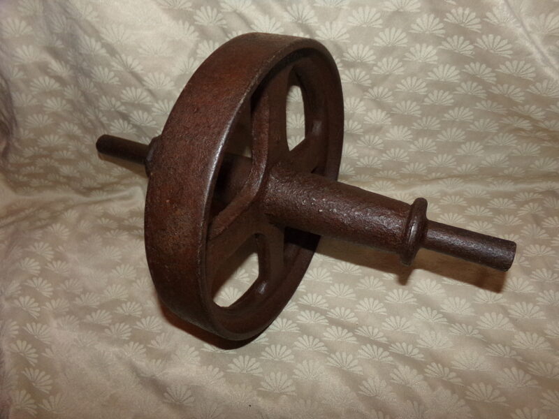 Цельнометаллическое колесо на оси. Литье. Начало 20 века.