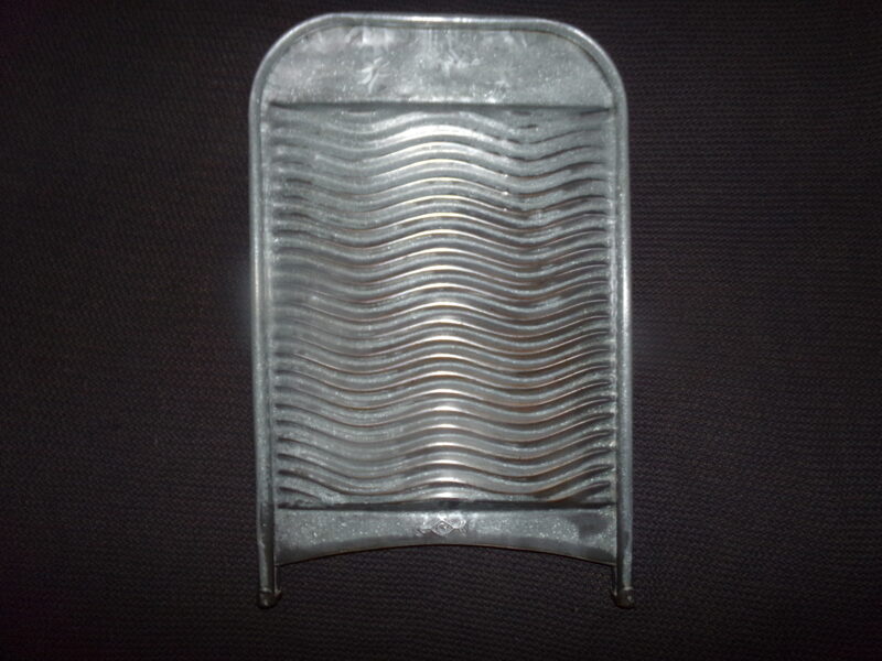 Стиральная доска из оцинкованного металла. СССР. Середина 20 века.