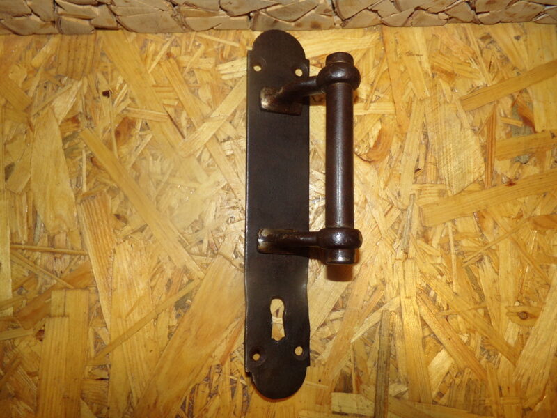 №39. Массивная дверная ручка из железа. Начало 20 века.