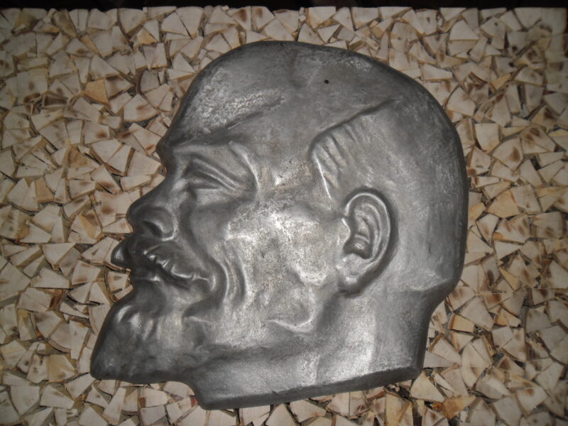 Барельеф Ленин. Алюминий. СССР. Середина 20 века.