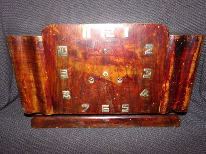 Старинные настольные часы с боем. Отсутствуют стрелки.