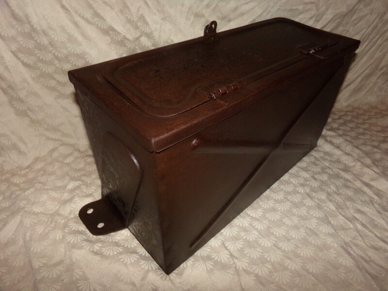 №76. Металлический ящик для инструментов. СССР. Середина 20 века.