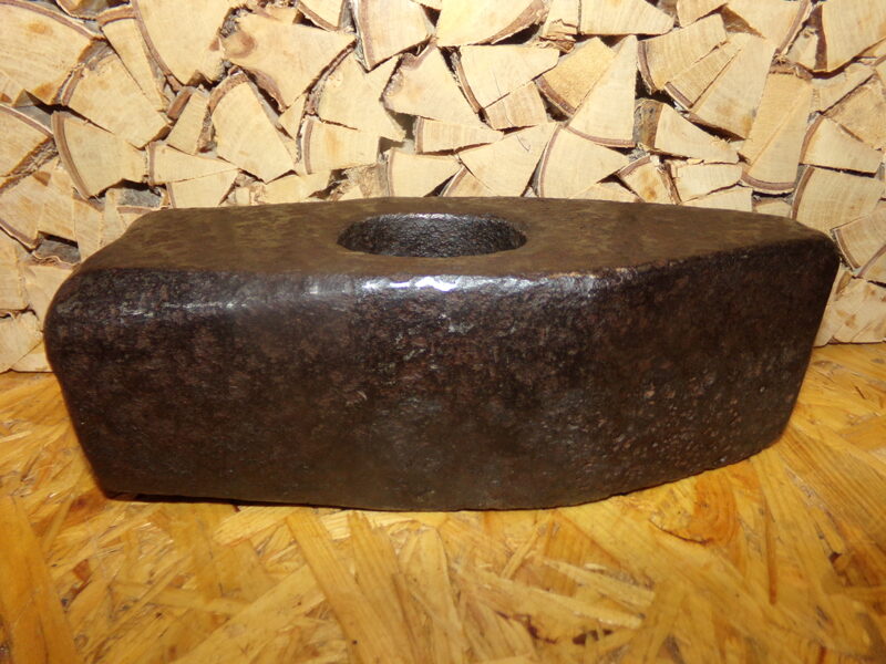 №123. Кувалда с острым концом. Вес 6 кг. Начало 20 века.