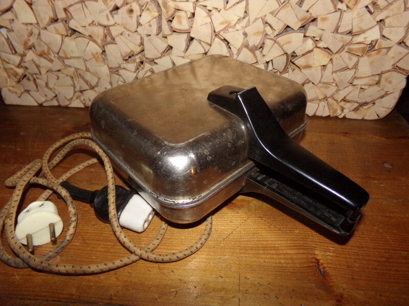 №40. Электровафельница. СССР. 1978 год.