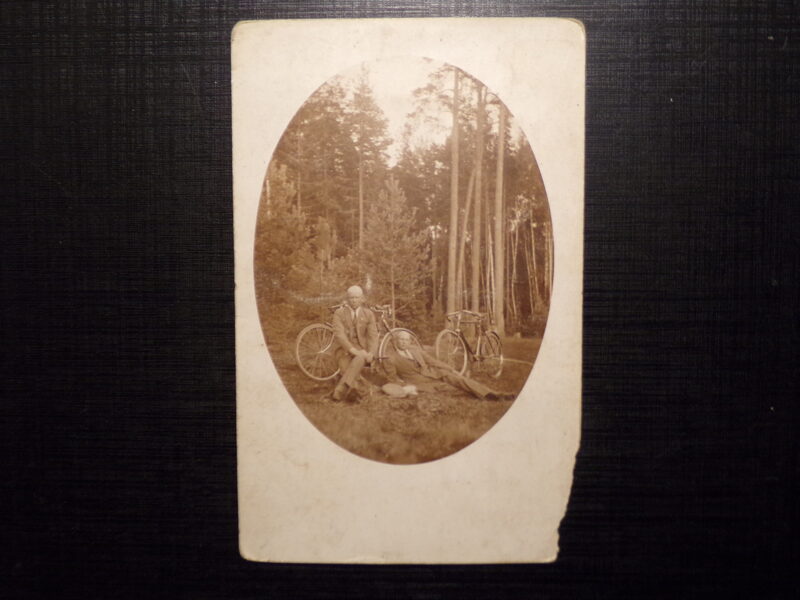 №30. Мужчины с велосипедами. Латвия. 1930-тые года.