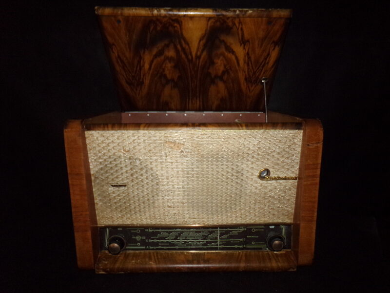 №22. Радиола ВЭФ- Аккорд. СССР.