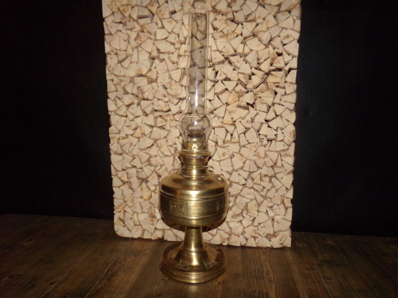 №19. Керосиновая лампа из латуни.