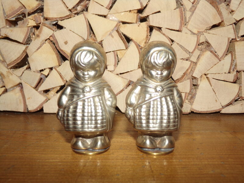 №22. Две металлические фигурки-солонки. Начало 20 века.