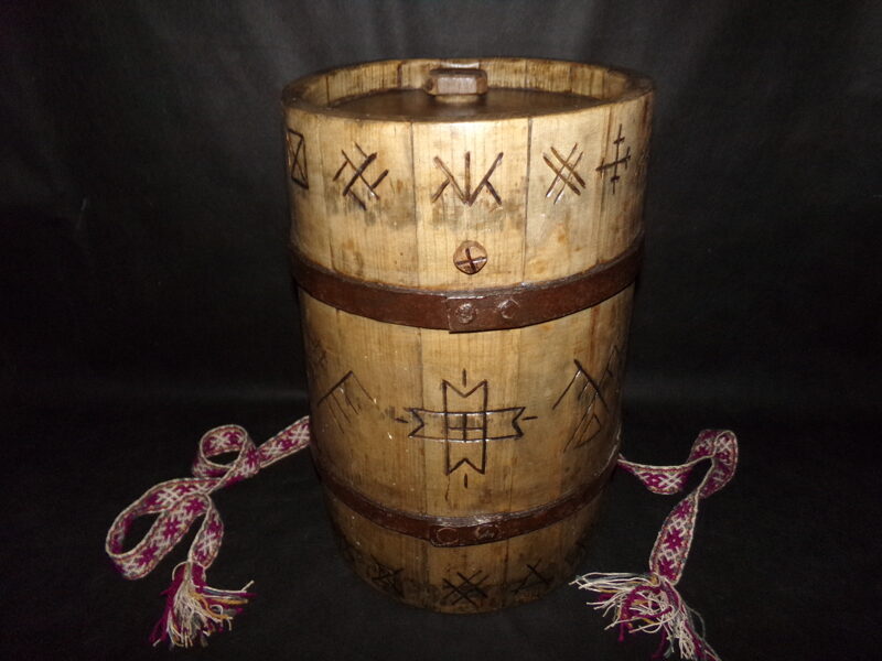 №15. Ozolkoka muca ar ornamentiem