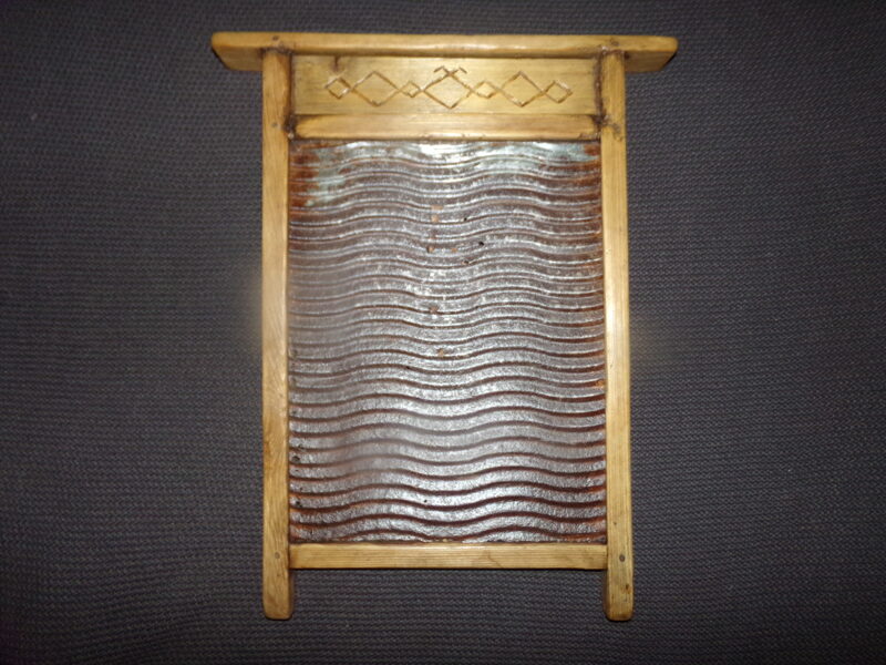 Стиральная доска с орнаментом. Латвия. Середина 20 века.