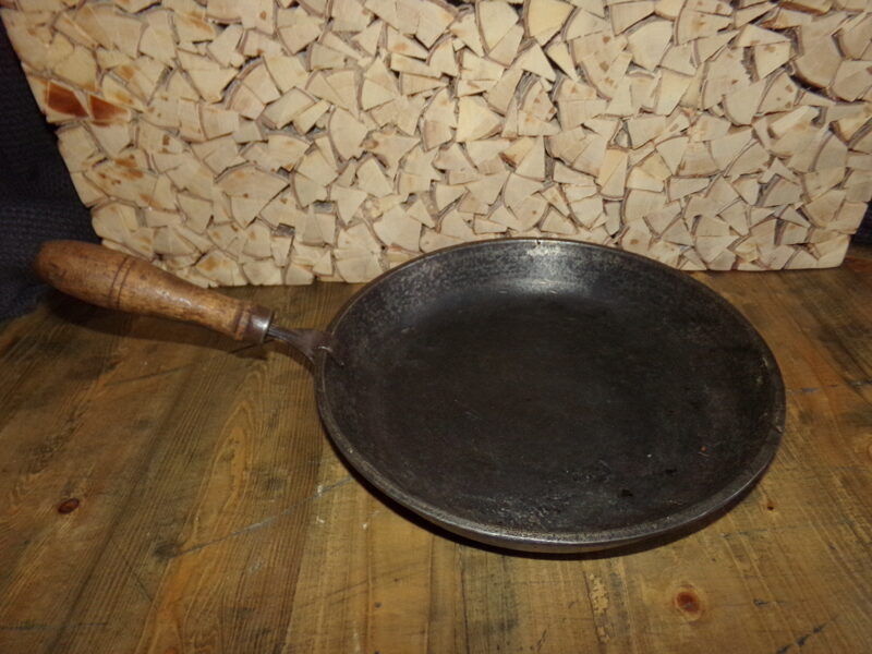 №37. Чугунная сковорода со съемной ручкой. СССР.