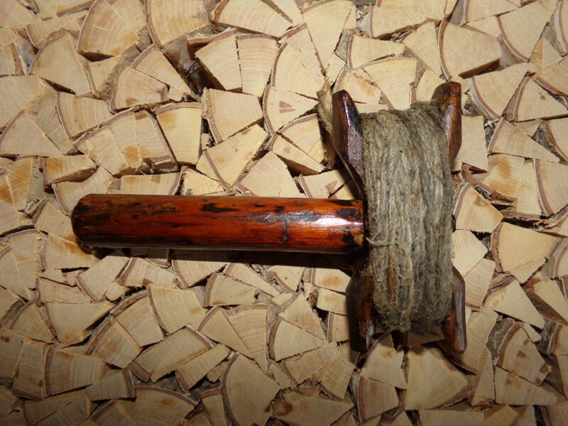 №75. Катушка с ручкой для намотки бечевы. Восточная Латвия. 19 век.