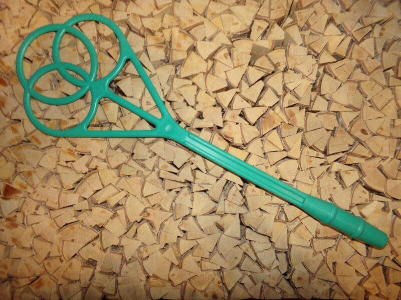 Пластмассовая выбивалка ковров. СССР. 1970-тые года.