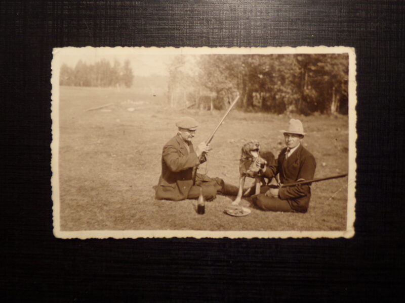 №31. Охотники с собакой. Латвия. 1930-тые года.