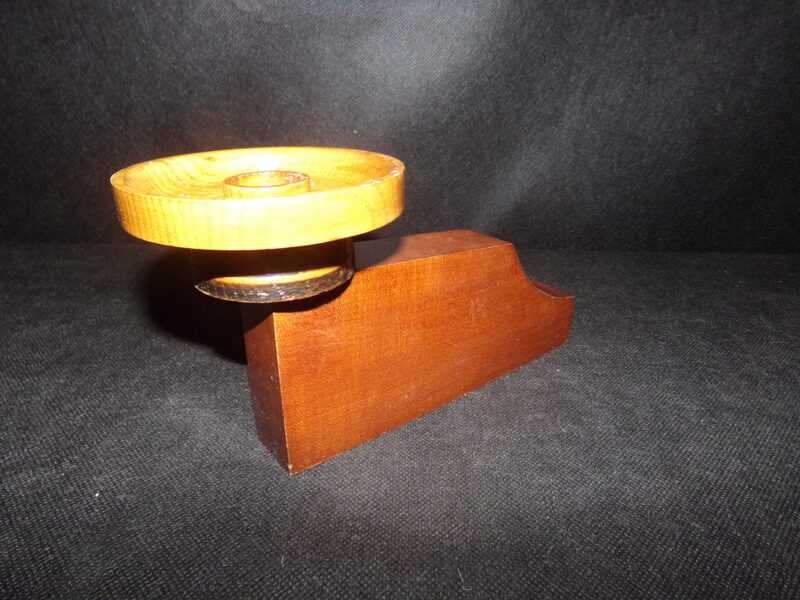 Подсвечник из дуба. Советская Латвия. Середина 20 века.