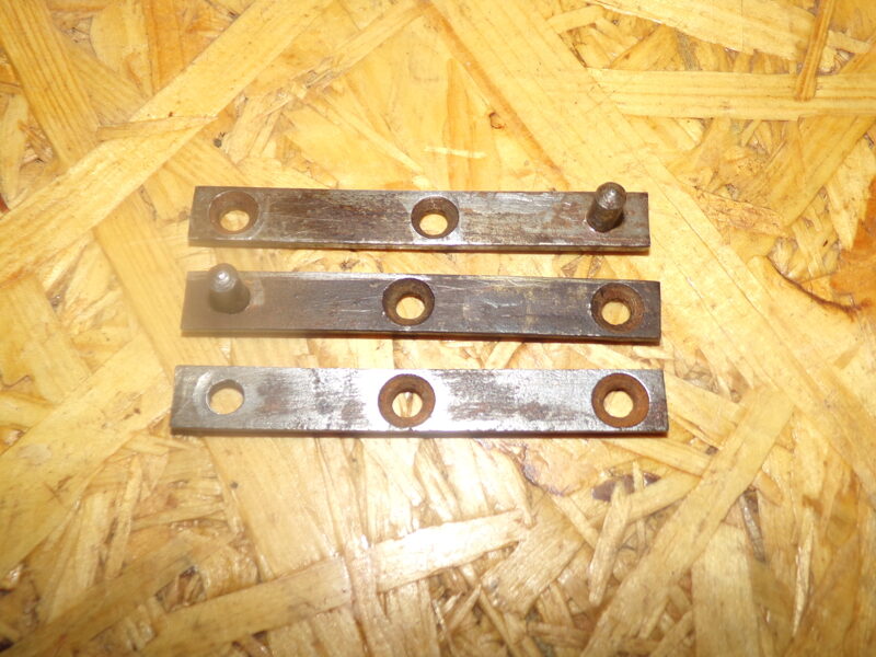 №50. Три мебельных планки для крепления дверцы.