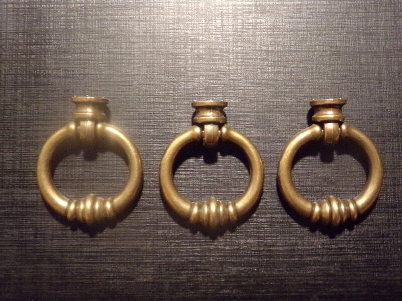 №66. Три мебельные ручки. Бронза.
