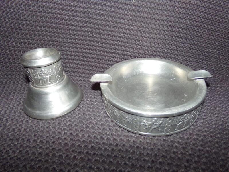 Подсвечник и пепельница с орнаментом.