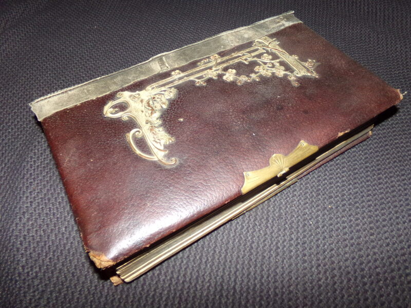 Настольный альбом для фотографических карточек. 19 век.