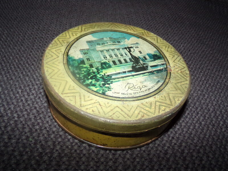 №63. Металлическая банка из под конфет. Фабрика "Узвара". Советская Латвия. 1960-тые года.