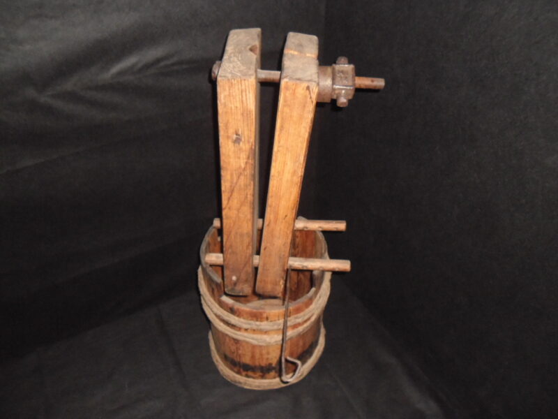 №38. Выжимной пресс с бочкой.