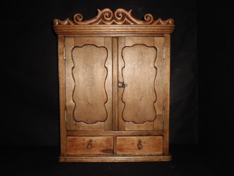 №24. Настенный шкафчик с шуфлядками.