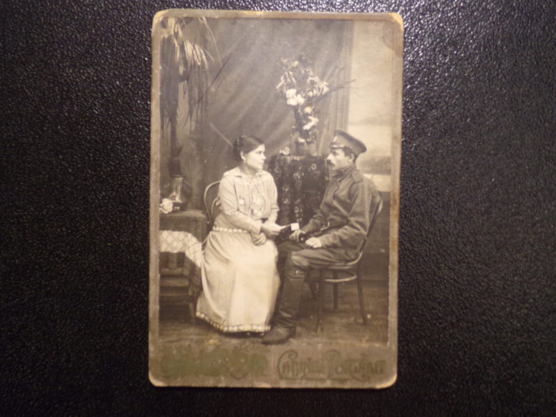 №40. Фото на картоне. Солдат русской армии с барышней. Российская Империя. Начало 20 века.