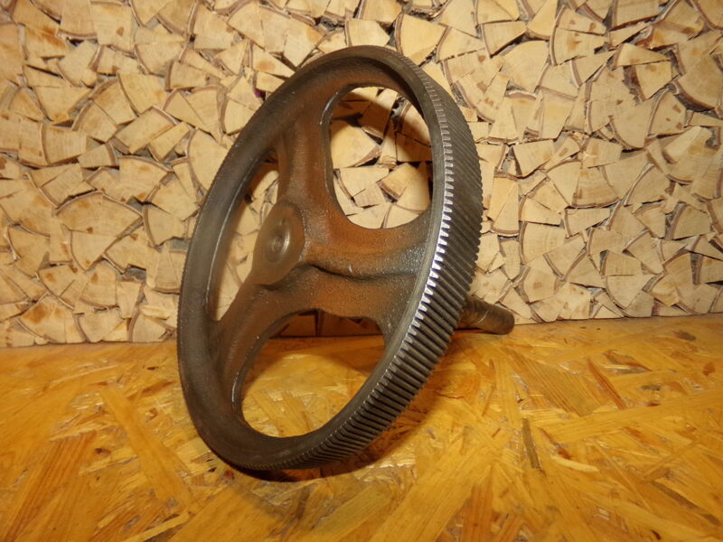 Шестеренка с осью.