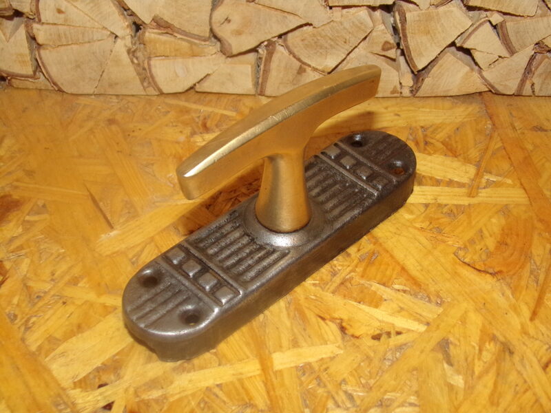 №53. Бронзовая оконная ручка с механизмом . Начало 20 века.