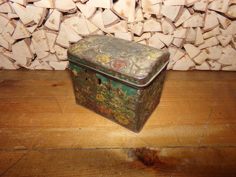 №23. Жестяная коробка-сундучек из под чая. Россия. Начало 20 века.