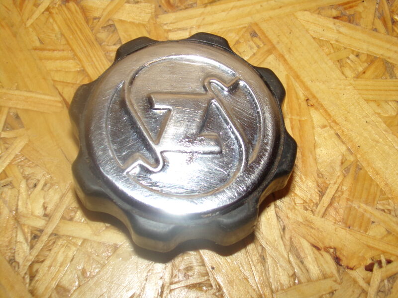 №61. Крышка для бензобака. Завод "Сарканас звайзгне". Советская Латвия. 