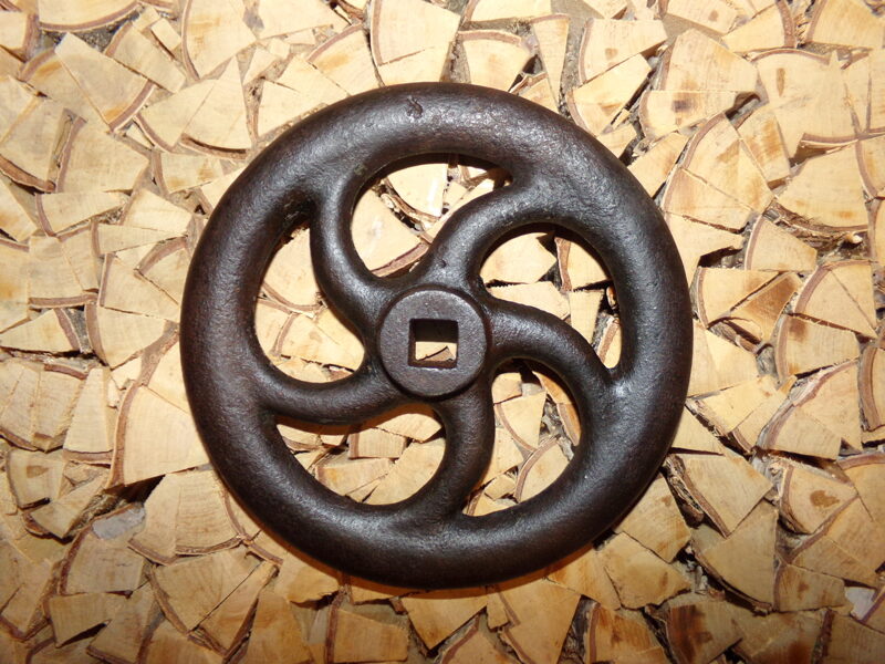 Металлическое колесо от водопроводного крана. СССР. Середина 20 века.