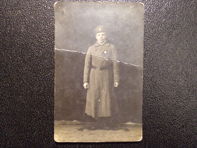 №20. Солдат Русской императорской армии с революционным бантом. 1917 год.