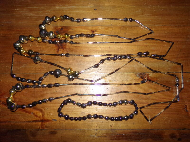 №34. Eglīšu rotājumi. Stikla krelles. PSRS. 20. gs. vidus.