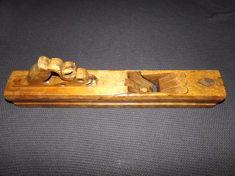 №88. Фуганок украшенный резными элементами. Восточная Латвия. 19 век.