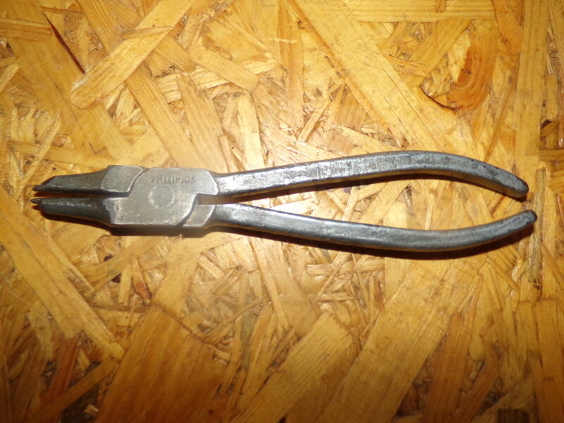 №174. Круглогубцы. СССР.