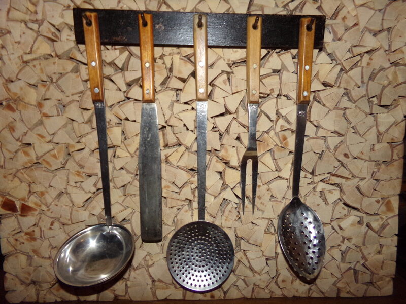 №38. Набор из пяти кухонных предметов. Советская Латвия.