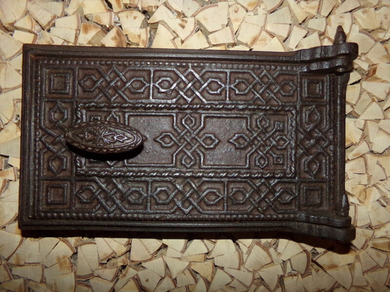 №17. Печная дверца с орнаментом.