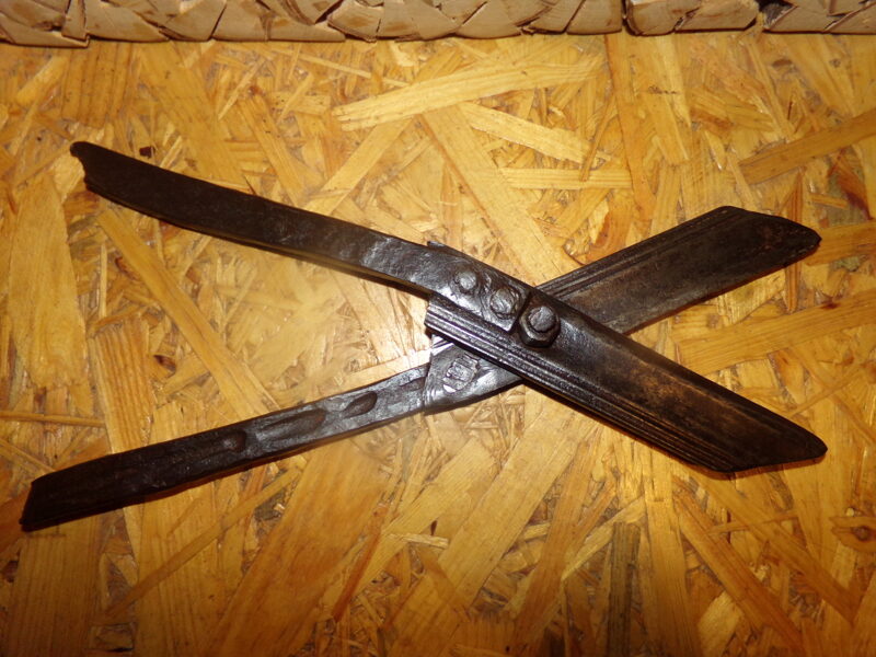 №157. Старинные кованные ножницы. Изготовлены из сабельного клинка. Клеймо-Златоустовская оружейная фабрика. 19 век.