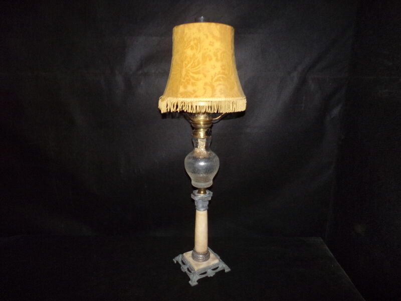 №15. Керосиновая лампа с абажуром.