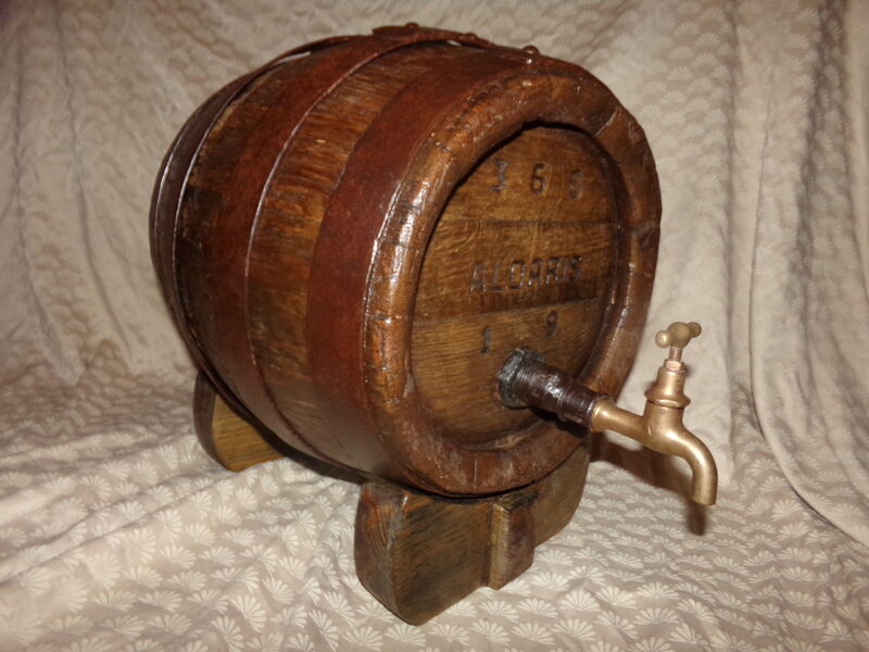 №50. Дубовый боченок с краном на подставке. Алдарис. Латвия. 1930-тые года.