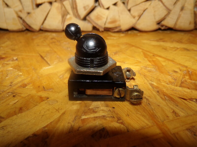 №27. Тумблер включения.