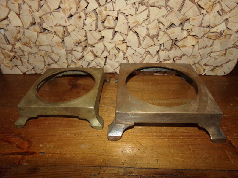 №17. Две бронзовые подставки для самоваров.