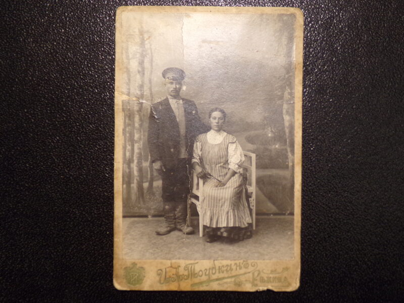 №38. Фото на картоне. Ателье И.А. Тоубкина. Режица. Российская Империя. Начало 20 века.