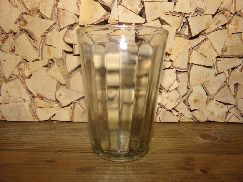 №77. Граненый стакан. Грани внутри стакана, наружная часть гладкая. 200 мл. СССР.