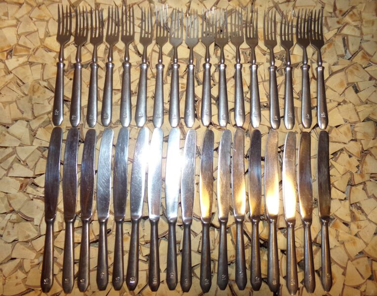 №97. 17 вилок и ножей. Нержавейка. Советская Латвия. 1970-тые года.