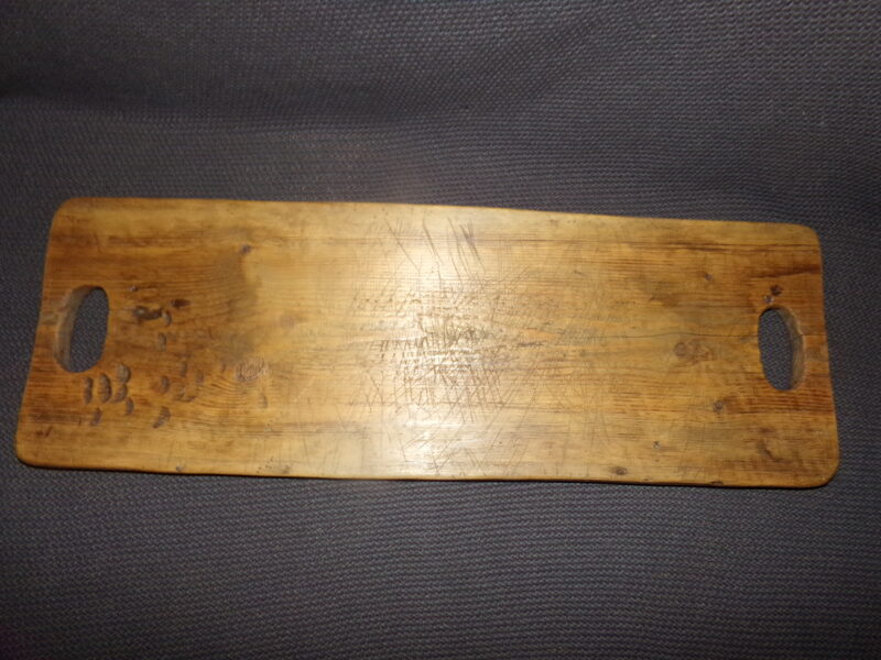 №75. Большая разделочная доска с ручками. Восточная Латвия. Начало 20 века.